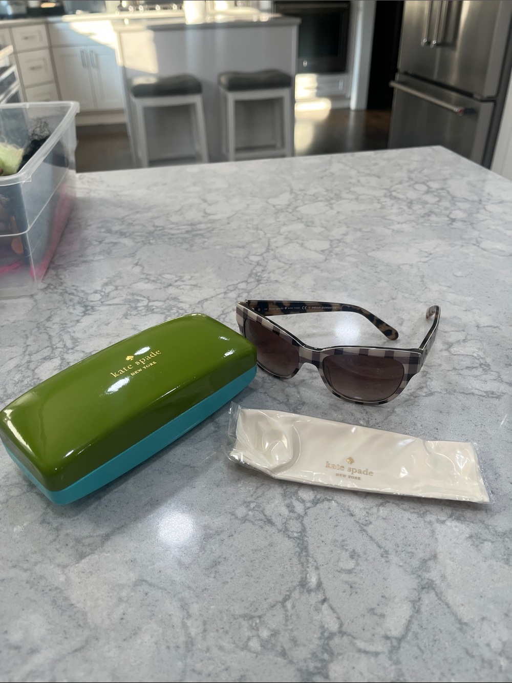 Kate Spade Glasses With Case and cleaning cloth NWOT